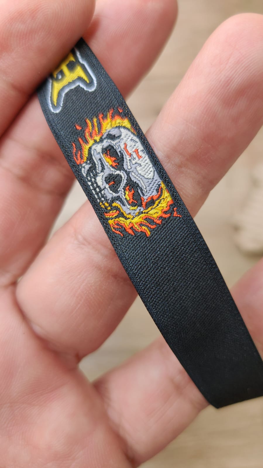 Pulseras bordadas de evento con diseño personalizado